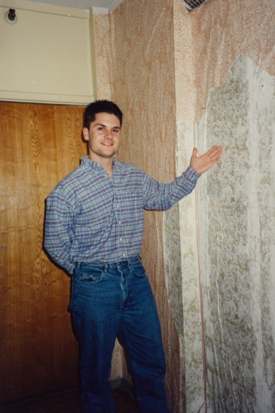 Peeling wall-paper in the Molodyozhny Hotel